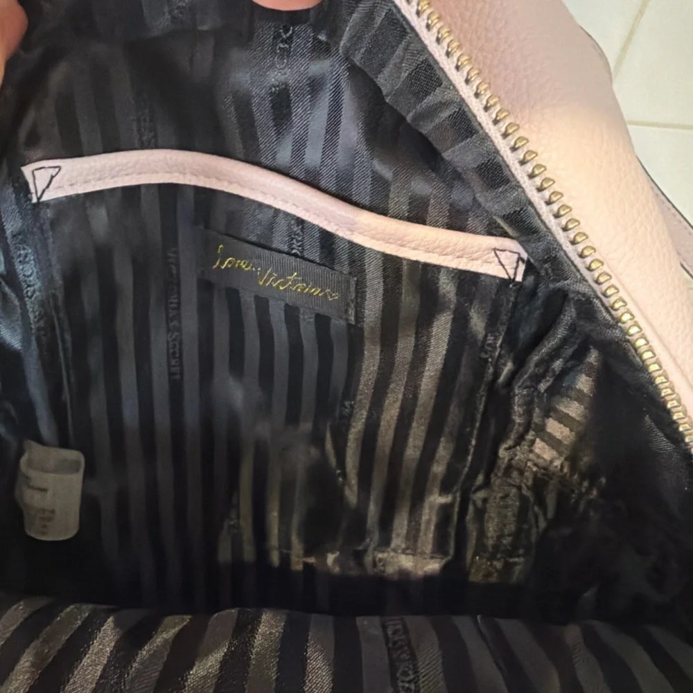 Victoria’s Secret Blush Pink Quilted Mini Backpack Gold Chain Straps - Picture 3 of 3